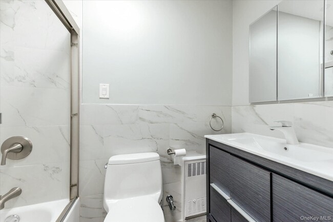 Building Photo - 638 E 84th St