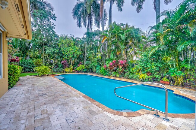 Building Photo - 216 32nd St