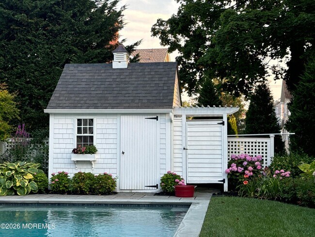 Building Photo - 513 Morris Ave