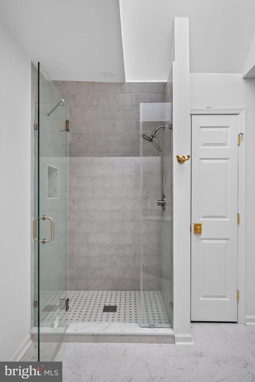 Building Photo - 221 Spring Race Ct