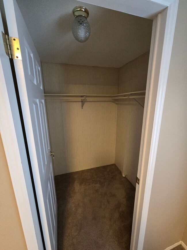 Building Photo - Beautiful Country Home, Powell Butte