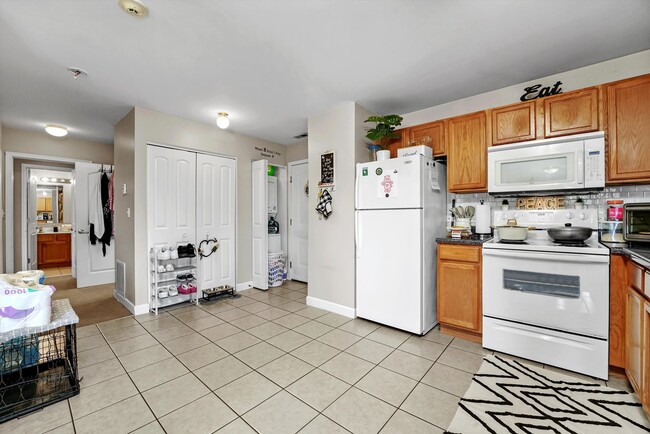 Building Photo - 3423 Ridgeland Ave