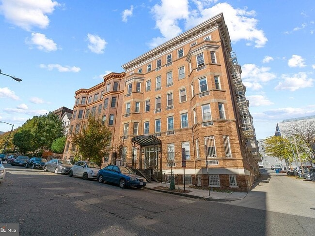 Building Photo - 1415 Chapin St NW