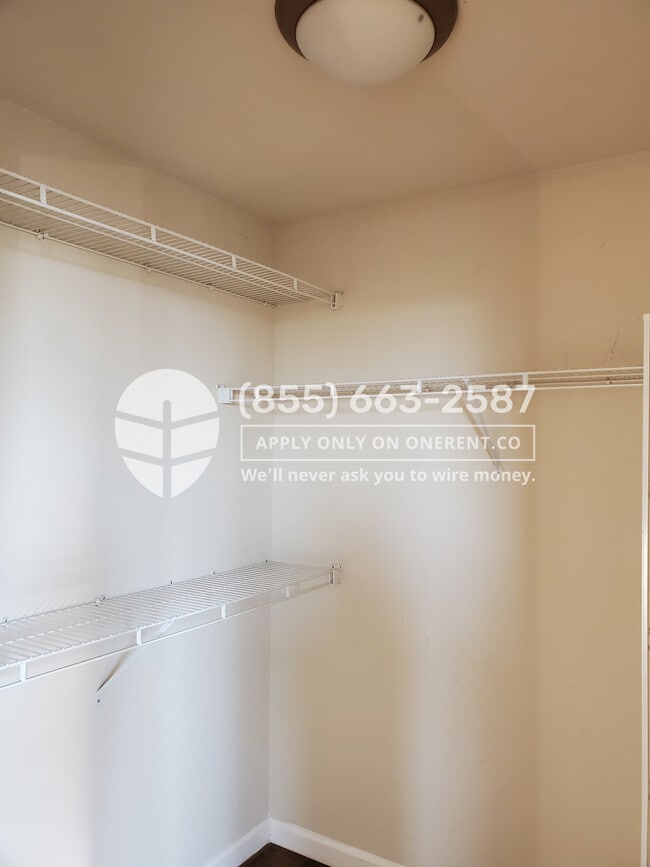 Building Photo - 38700 Tyson Ln