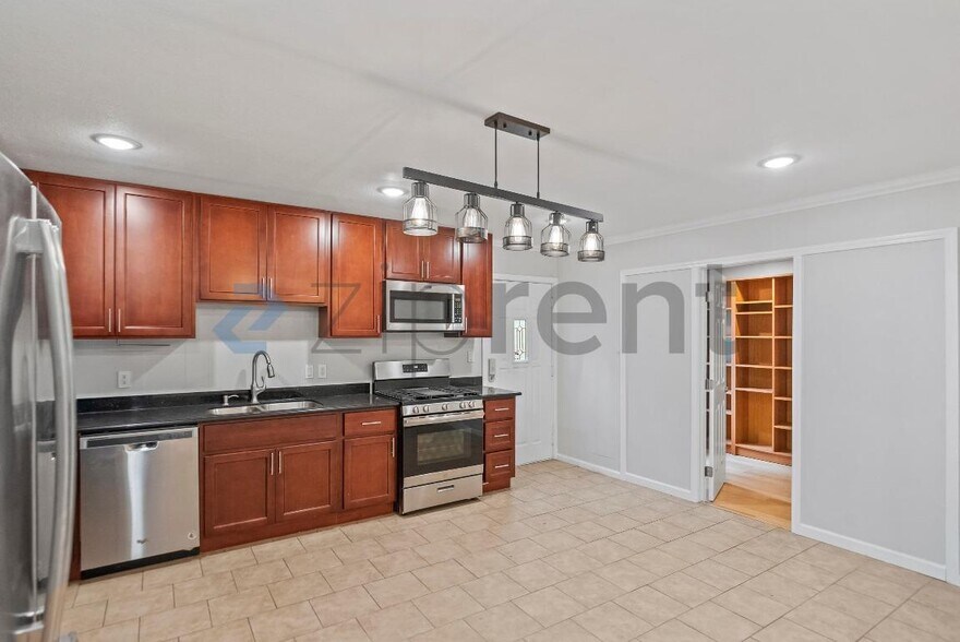 Building Photo - 9 La Salle Ave