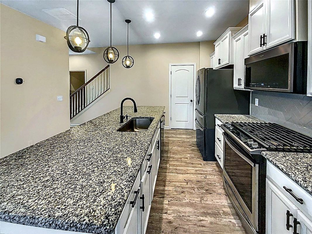 Building Photo - 11052 Chalkbark Ln