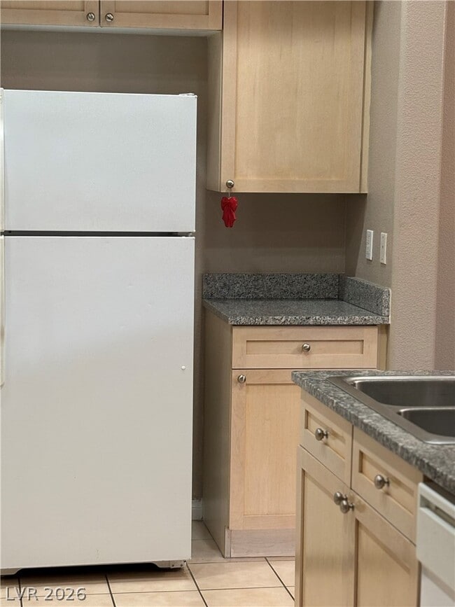 Building Photo - 38 E Serene Ave