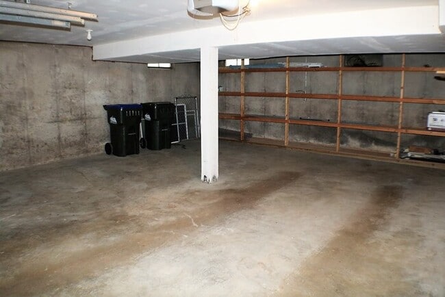 Building Photo - $2,200 | 4 Bedroom, 2 Bathroom House | No ...