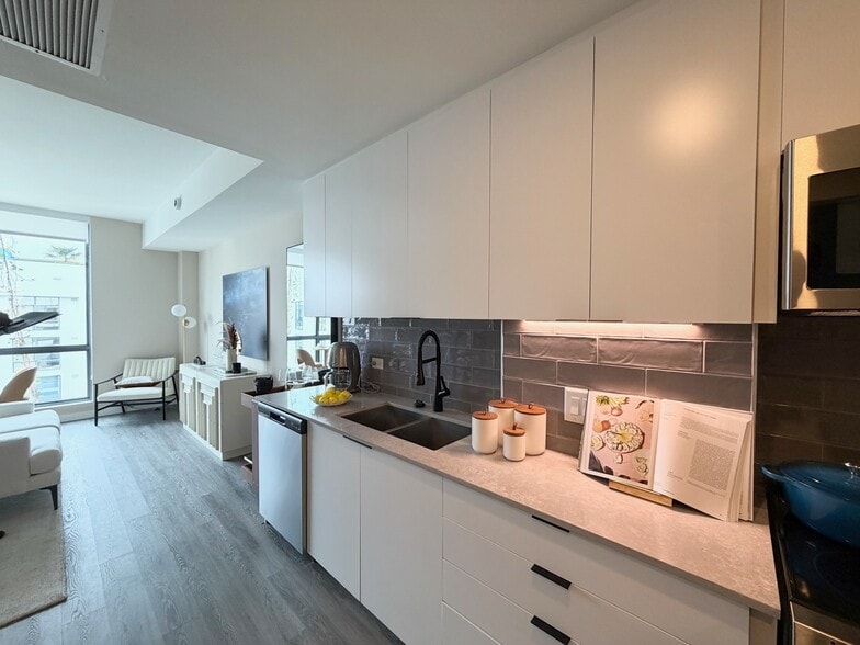 Building Photo - 113 NW 24th St