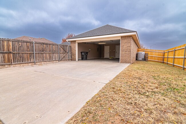 Building Photo - 5710 Llano Ct
