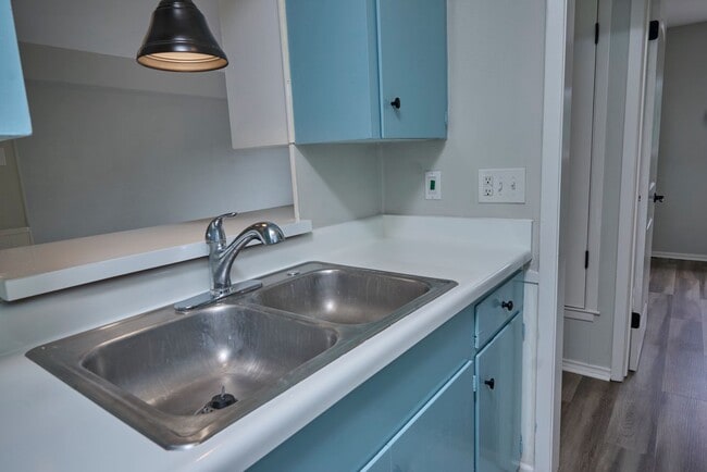 Building Photo - 219 W Silver Sands Dr