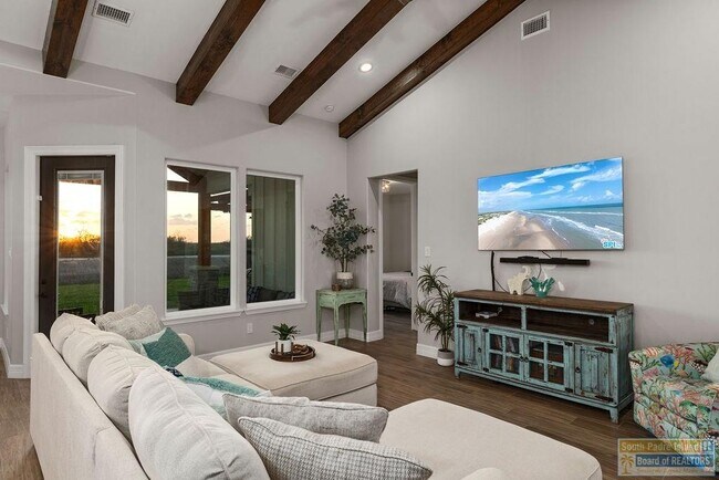 Building Photo - 124 Torrey Pines Dr