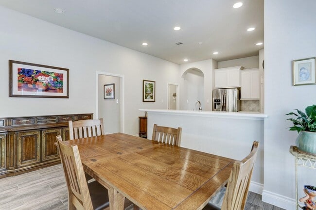 Building Photo - 8126 Silverspot Ln