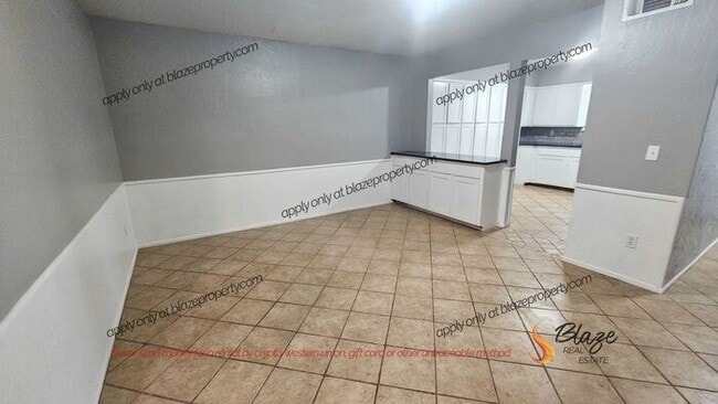 Building Photo - Step into Your Dream Townhouse!