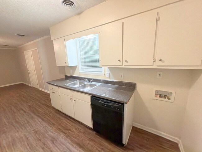 Building Photo - 4066 Berrywood Ave