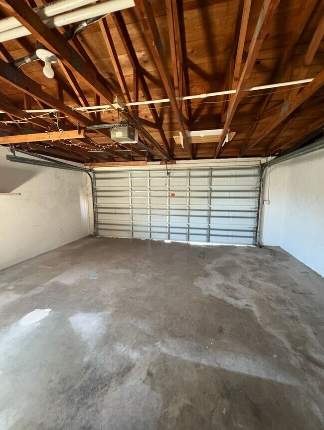 Building Photo - 3606 Blackhawk Dr