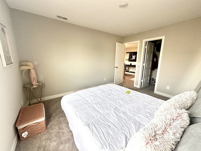 Building Photo - Furnished House in Avon