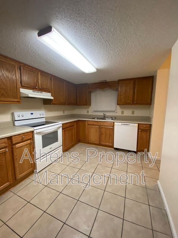 Building Photo - 185 Shoemaker Ct
