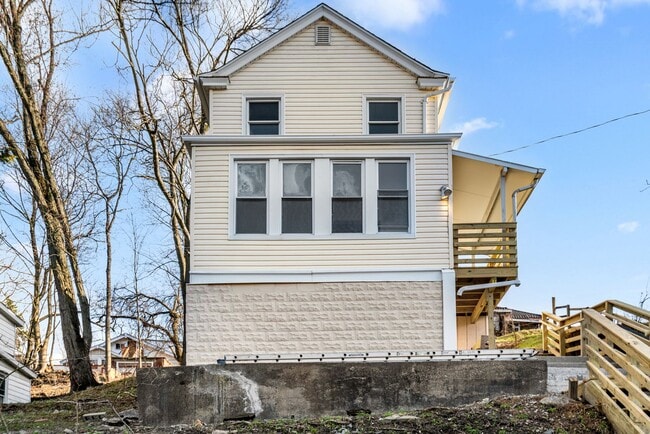 Building Photo - Stunning 3 bedroom home in Penn Hills available now!