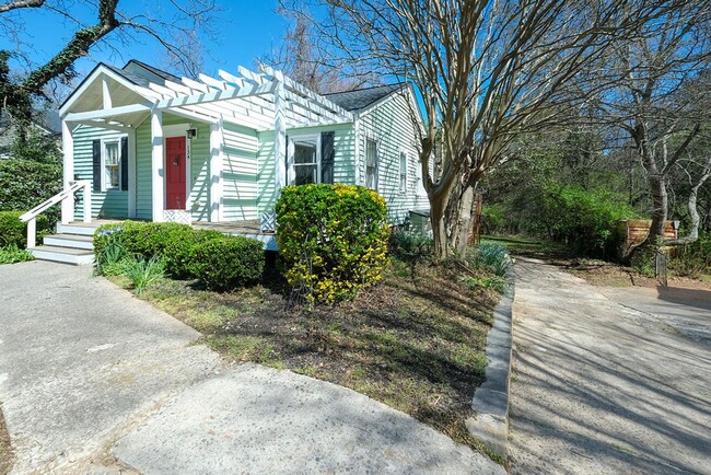 Building Photo - 134 Westover Dr