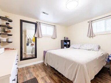 main bedroom - 906 N Division Ave