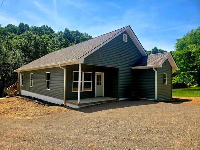 Building Photo - Gleaming new 3br/2ba construction in South Knoxville