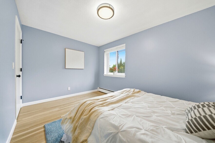 Building Photo - 20 Radcliffe Rd