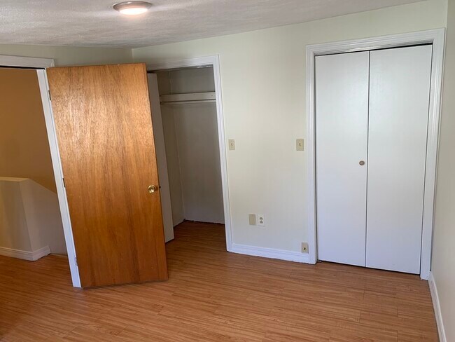 Building Photo - 138 Thorndike St