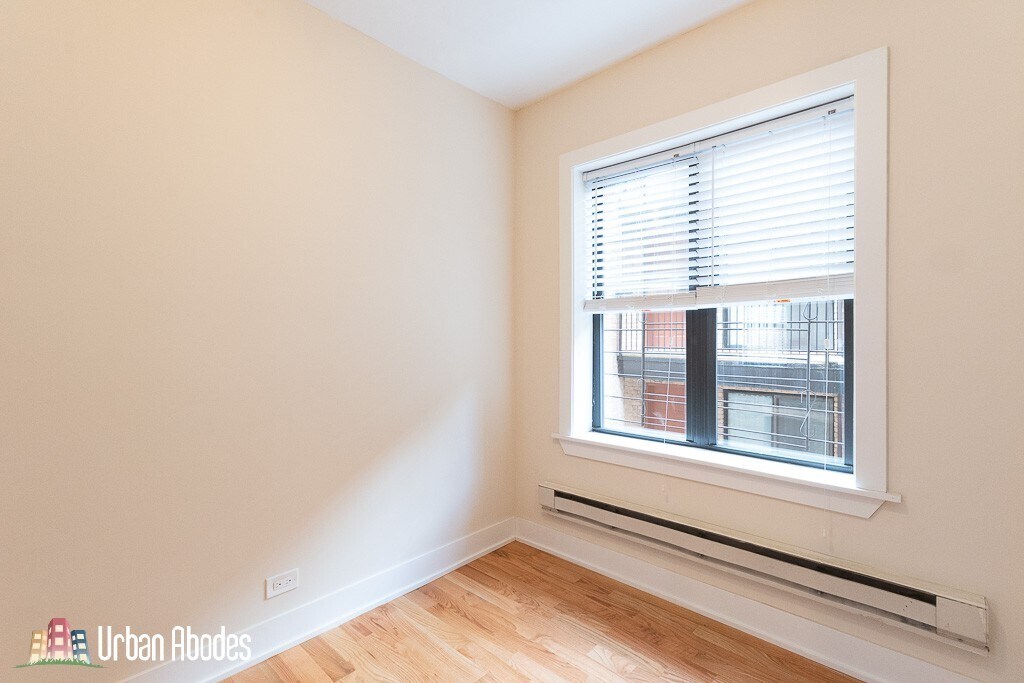 Building Photo - 3731 N Pine Grove Ave