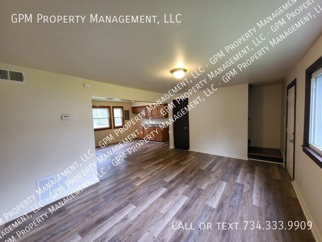 Building Photo - 2253 Delton Ct