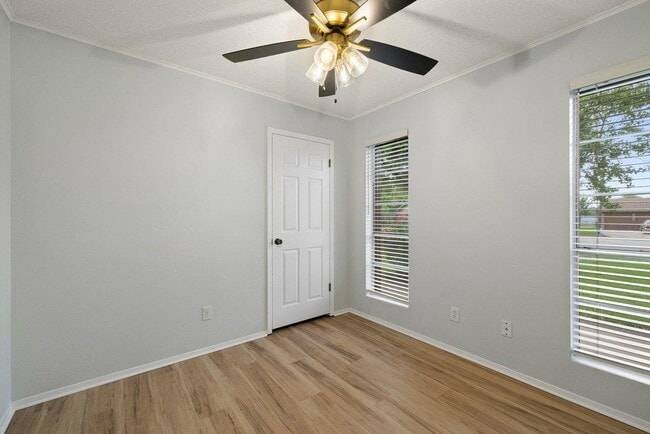 Building Photo - 704 Brookwood Cir