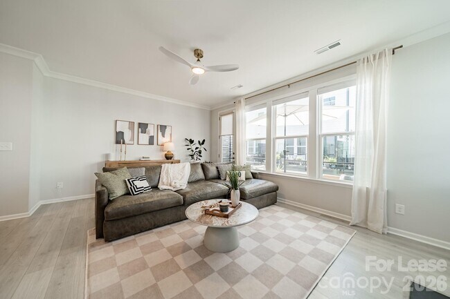 Building Photo - 4040 Hidden Oaks Dr