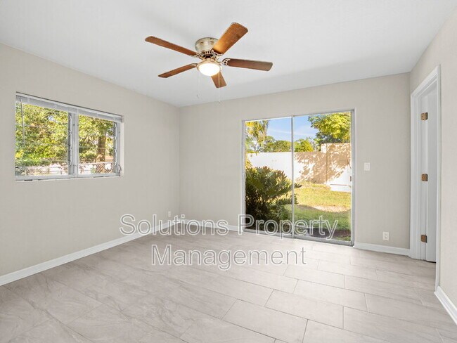 Building Photo - 7740 Pine Lake Dr