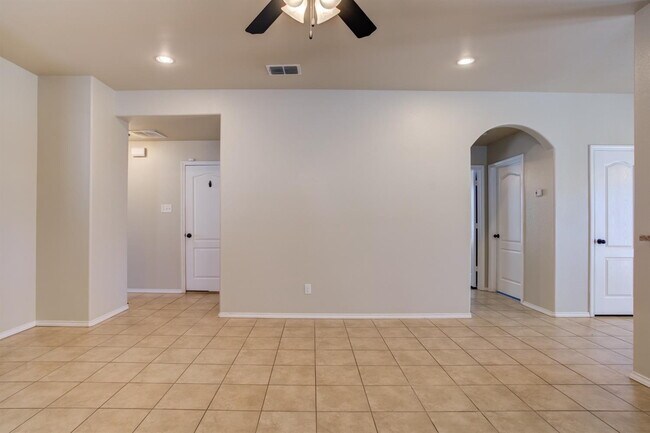 Building Photo - 3/2 in South Lubbock