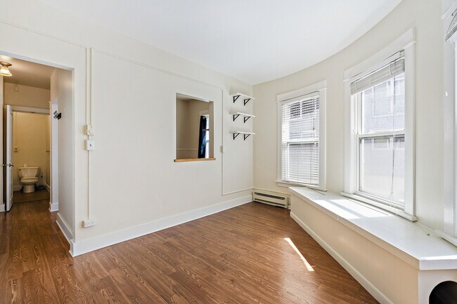 Building Photo - 115 Bellevue Ave E
