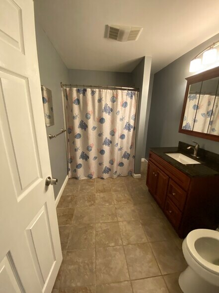 Building Photo - 359 Crescent St