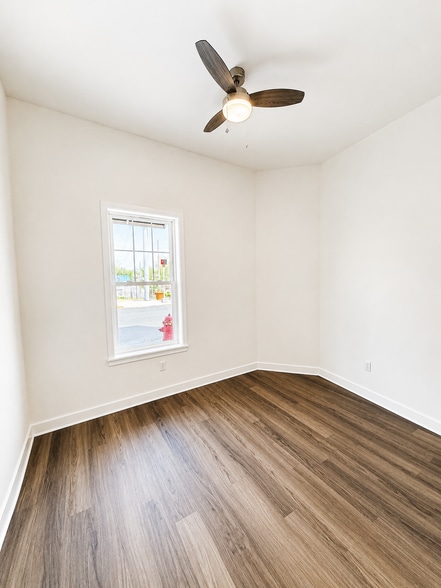 Building Photo - 128 E Market St