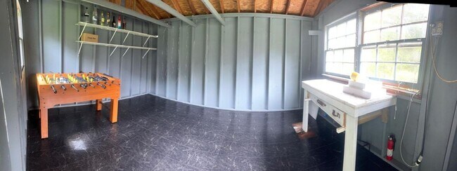 Building Photo - 645 Valley Rd