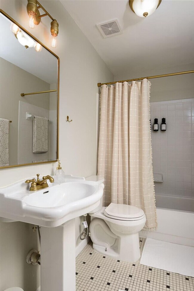 Building Photo - 2711 Randolph Rd