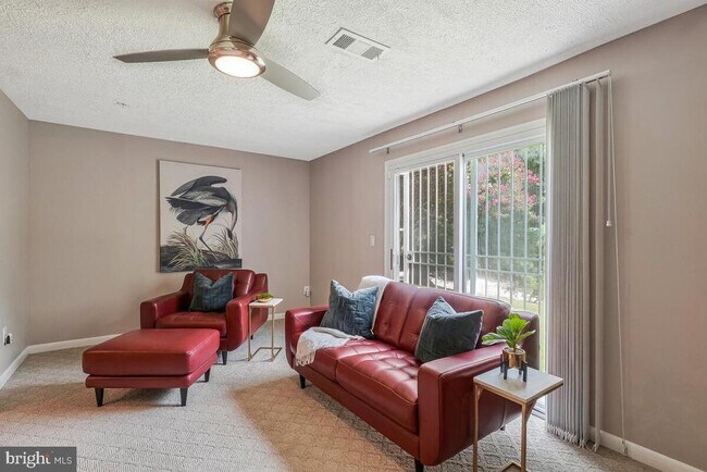 Building Photo - 4660 Winterberry Ln
