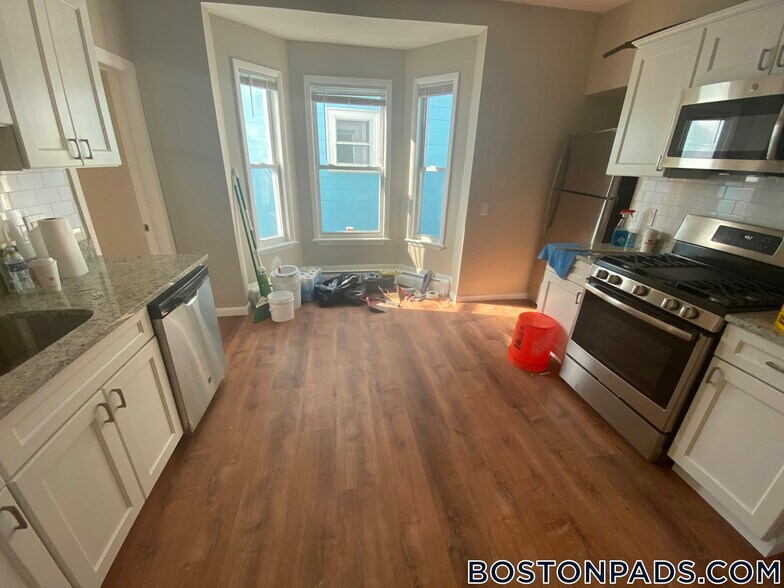 Building Photo - 119 George St