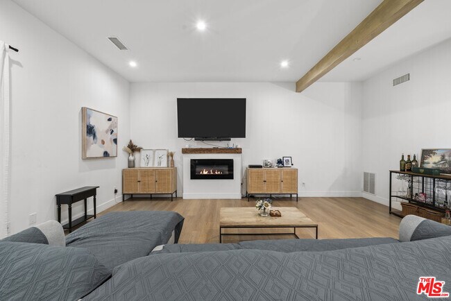 Building Photo - 5656 Penfield Ave