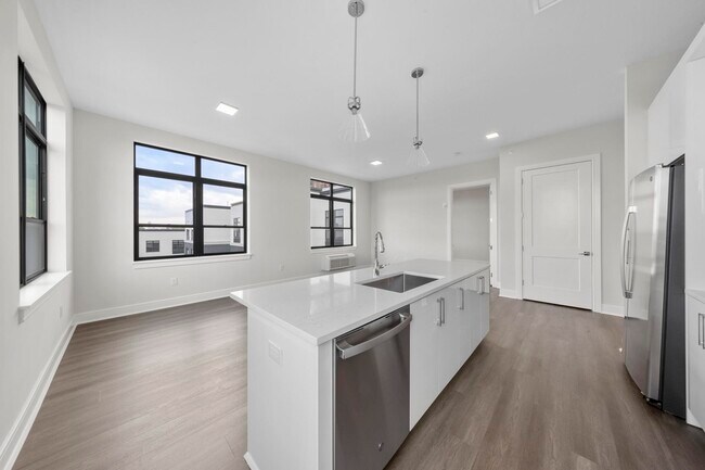 Building Photo - 121 34th St