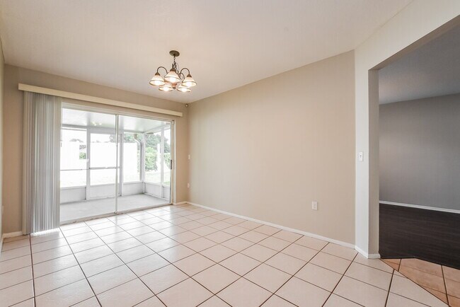 Building Photo - 985 Eagles Forrest Dr