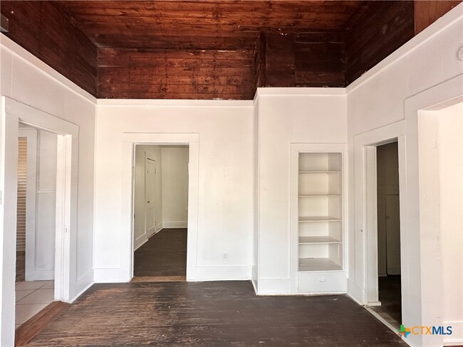 Building Photo - 244 W Sessom Dr