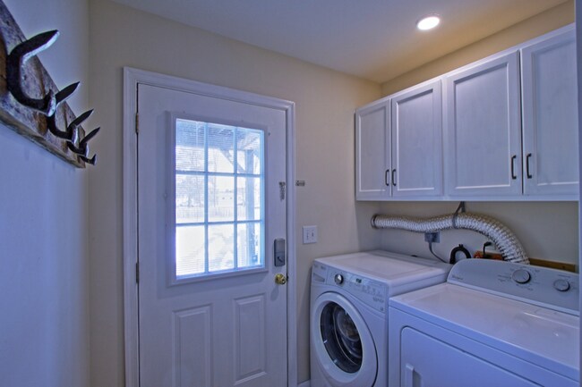 Building Photo - 121 S Railroad St