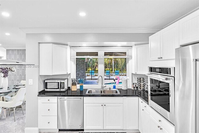 Building Photo - 2191 SW 27th Ln