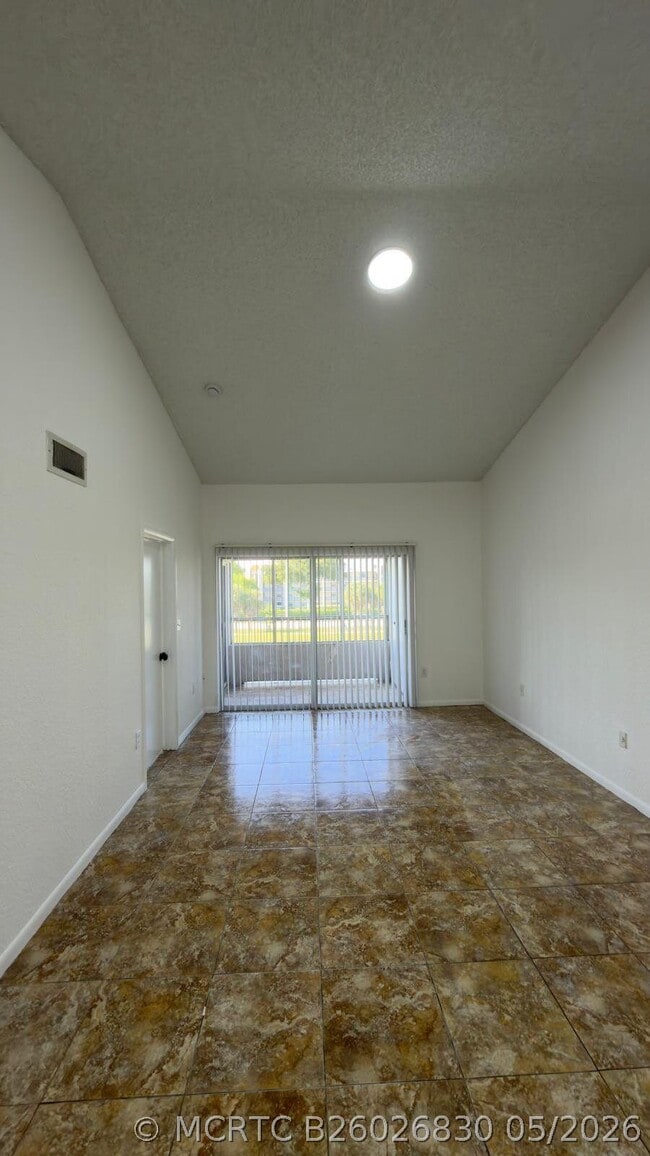 Building Photo - 2851 N Oakland Forest Dr