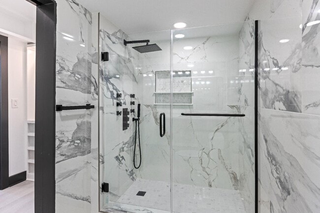 Building Photo - 14 Lockwood Dr