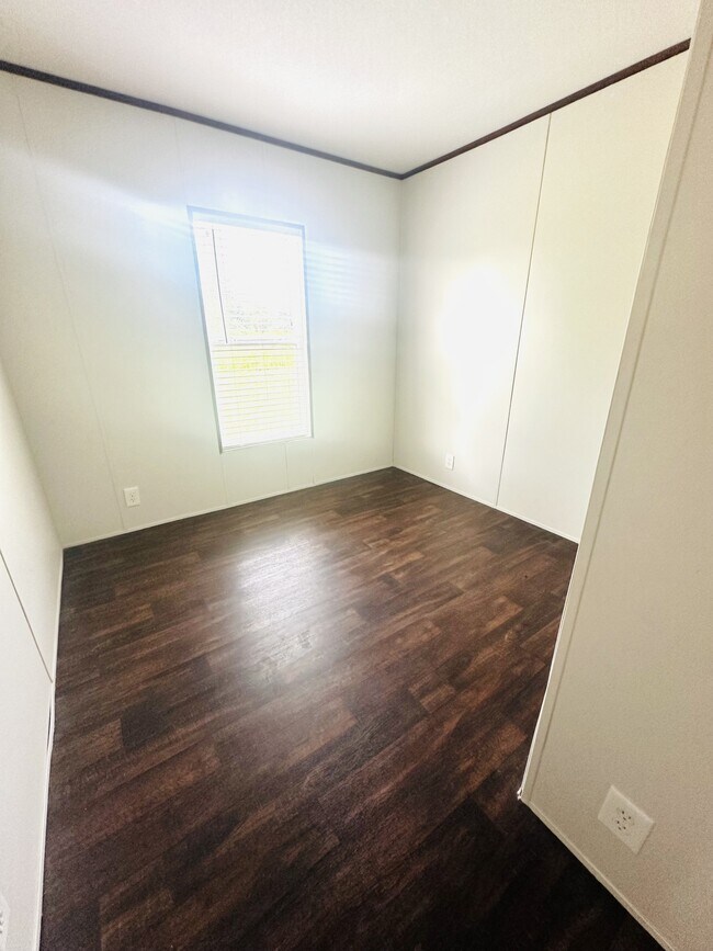 Building Photo - 207 Juniper Rd